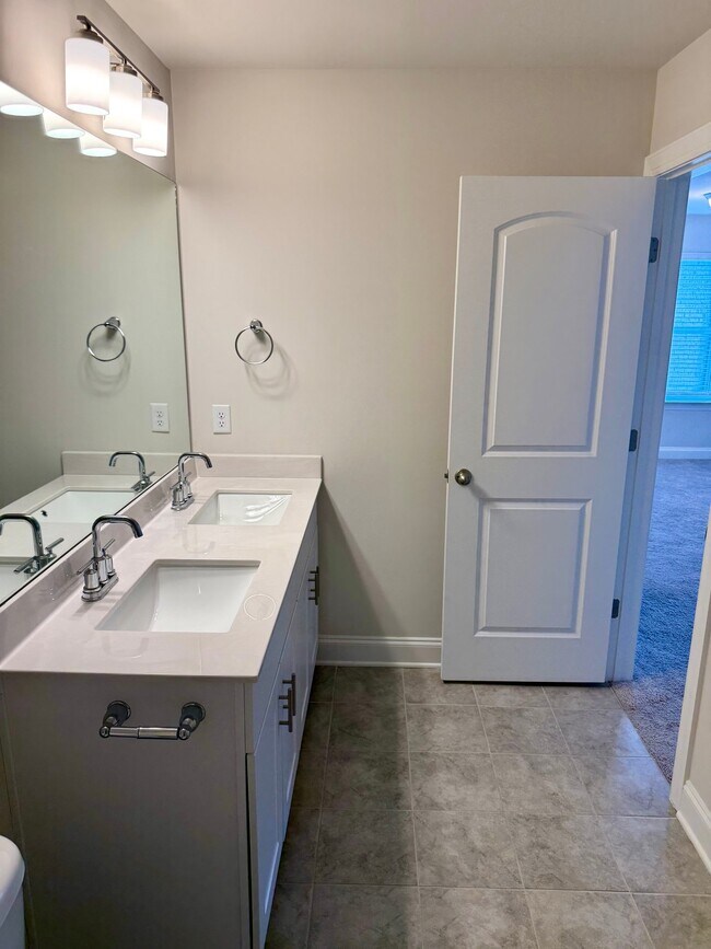 Building Photo - 416 Deveron Dr