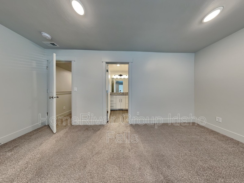 Building Photo - 651 S 2400 W