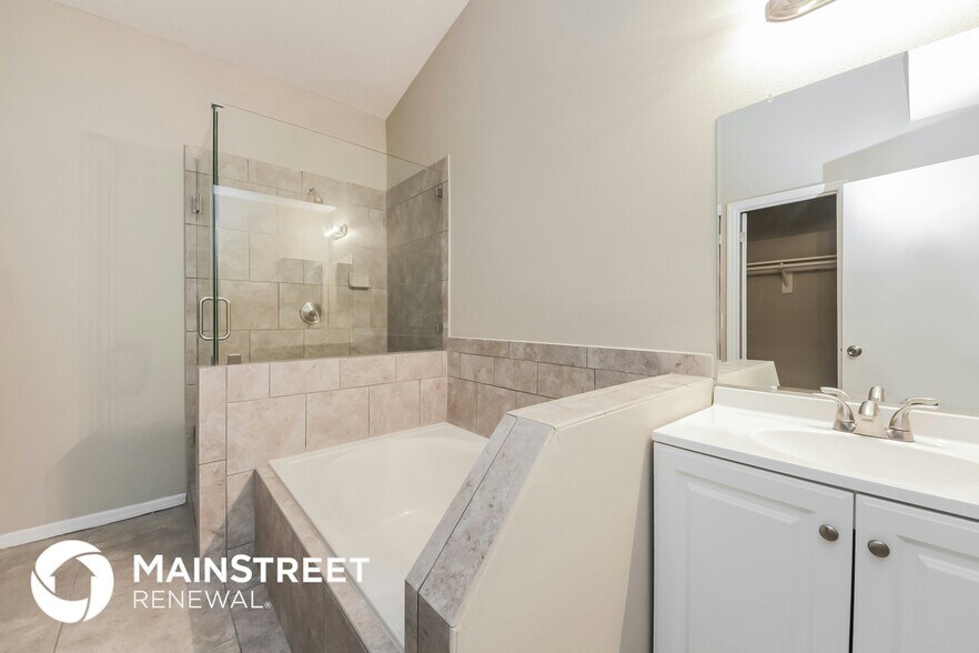 Building Photo - 945 Delano Ct