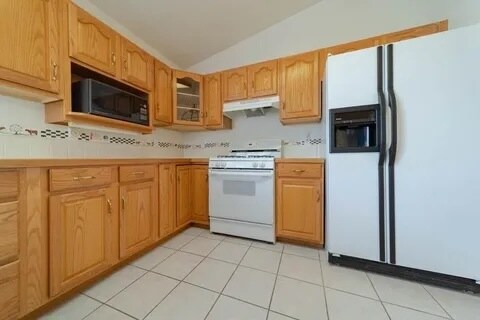 Building Photo - 601 Shadowbrook Dr