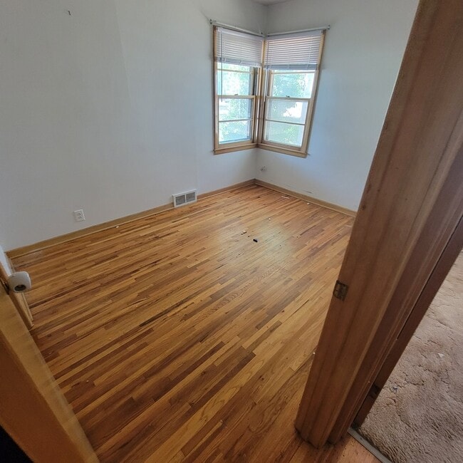 Building Photo - 20 W 25th Ave