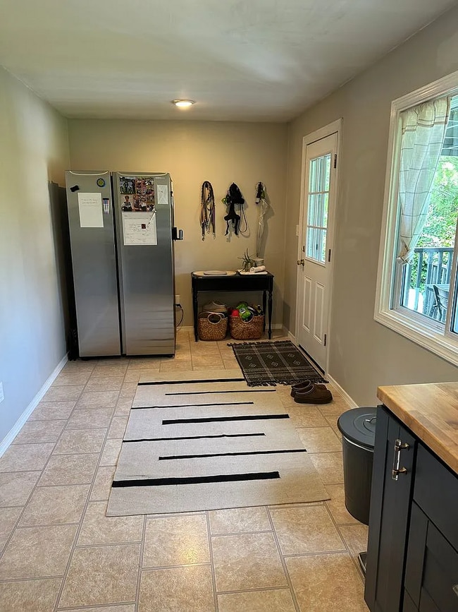 Building Photo - updated quality 4-bedroom, 2-bath home in Tacoma