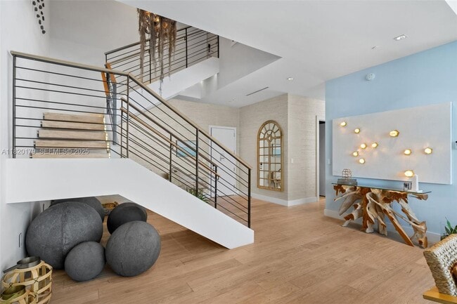 Building Photo - 102 24th St