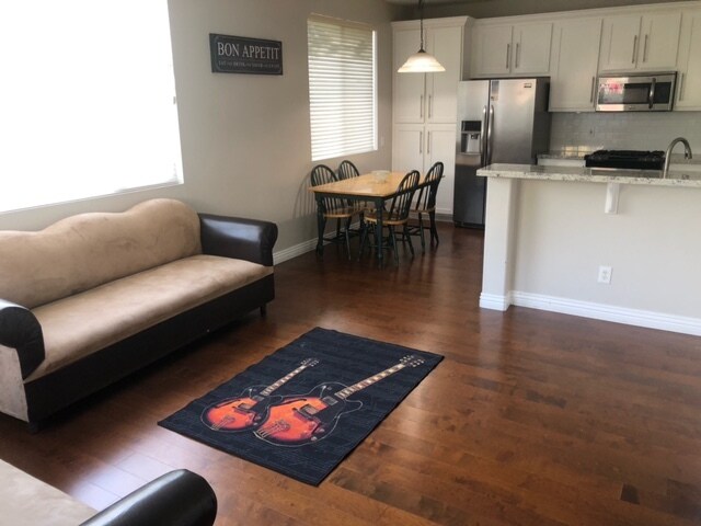 Building Photo - 2300 Sarah Ct