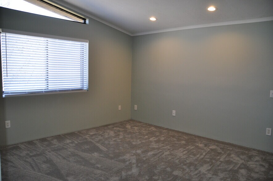 Bedroom 2 - 181 Littleton Rd