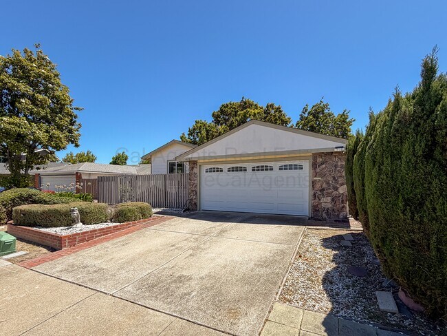 Building Photo - 4207 Queen Anne Dr