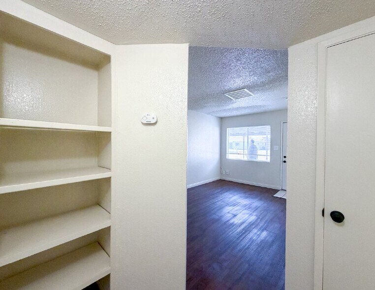 Building Photo - 4415 N Clark St