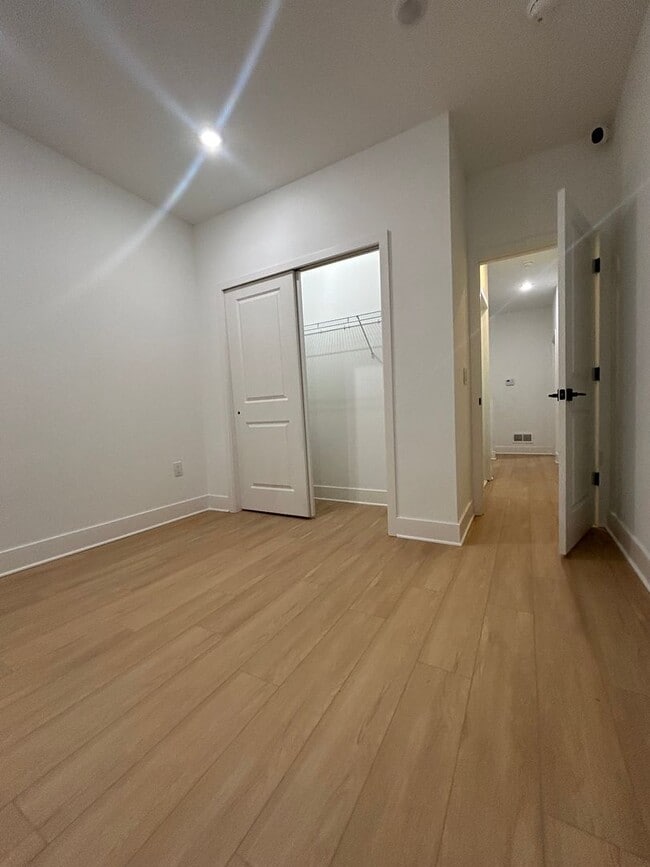 Building Photo - 612 N 39th St