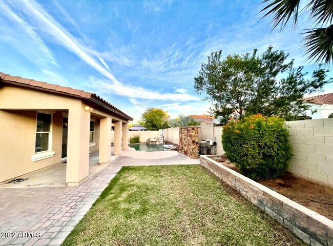 Building Photo - 2289 E Aster Dr