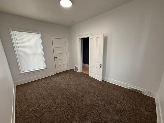 Building Photo - 803 7th St S