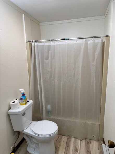 Building Photo - 906 Shady Ln