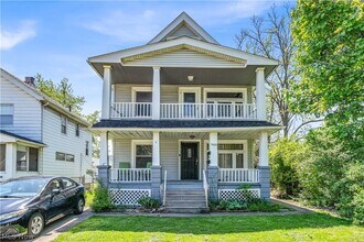 Building Photo - 9404 Cardwell Ave