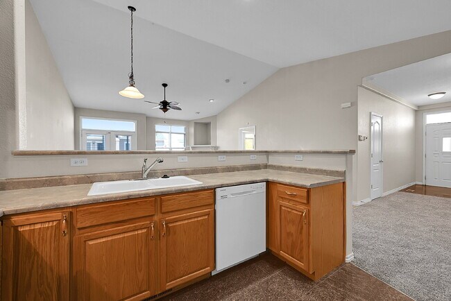 Building Photo - $2,095.00, 3-bed + Bonus room, 2.5 bath, l...