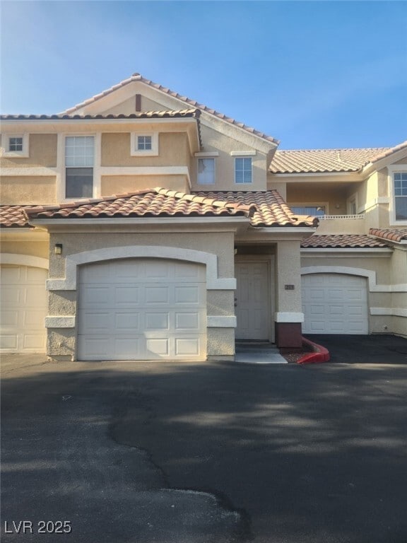 Building Photo - 5855 Valley Dr