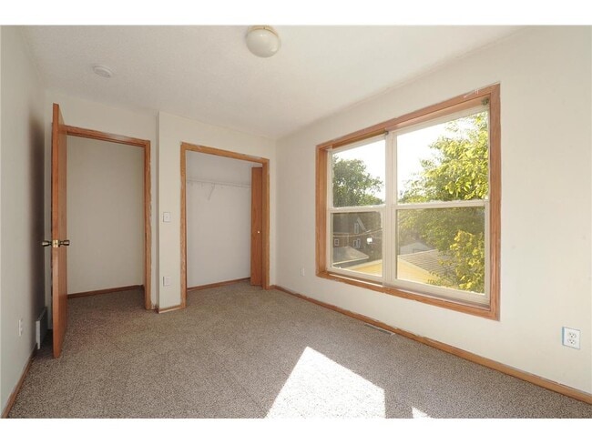 Building Photo - 1065 23rd Ave SE