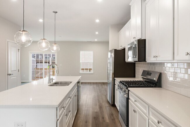 Building Photo - Available NOW! 4 Bed, 4 Bath in 751-South Neighborhood!