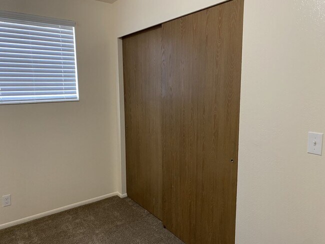 Building Photo - Super Cute 2 Bed 2 Bath in Murray