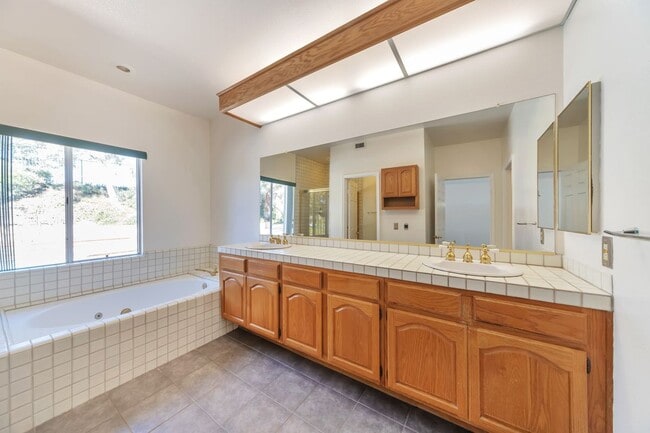 Building Photo - 3203 Montagne Way