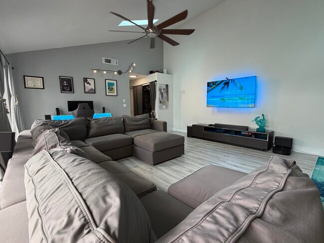 Building Photo - 8847 Thumbwood Cir