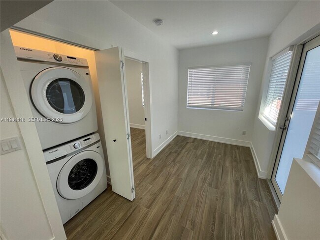 Building Photo - 1051 SW 8th Ave