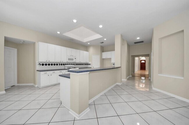 Building Photo - 10214 White Oak Trail Ln