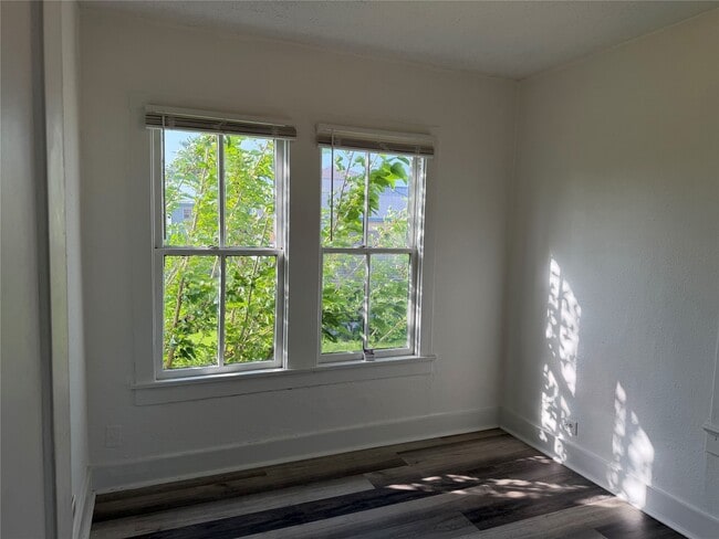 Building Photo - 2303 Victory Ave