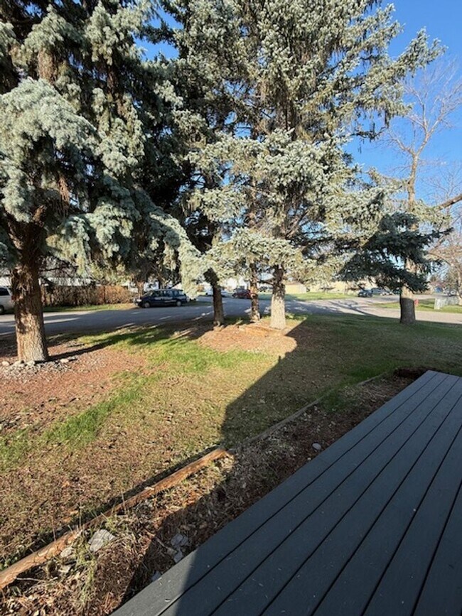 Building Photo - Newly Renovated 2-Bedroom Home – Pet Friendly!