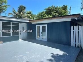 Building Photo - 1410 SW 28th St