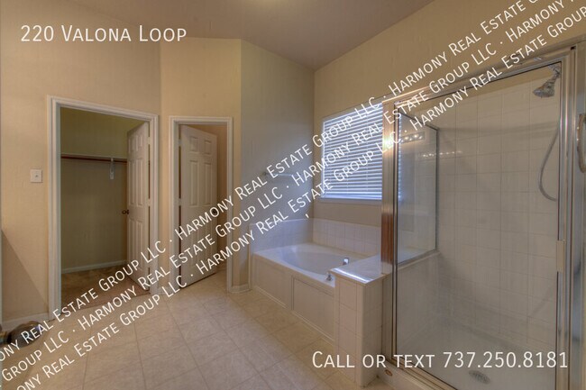 Building Photo - 220 Valona Loop