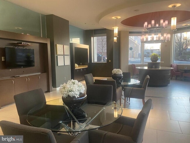 Building Photo - 5750 Bou Ave