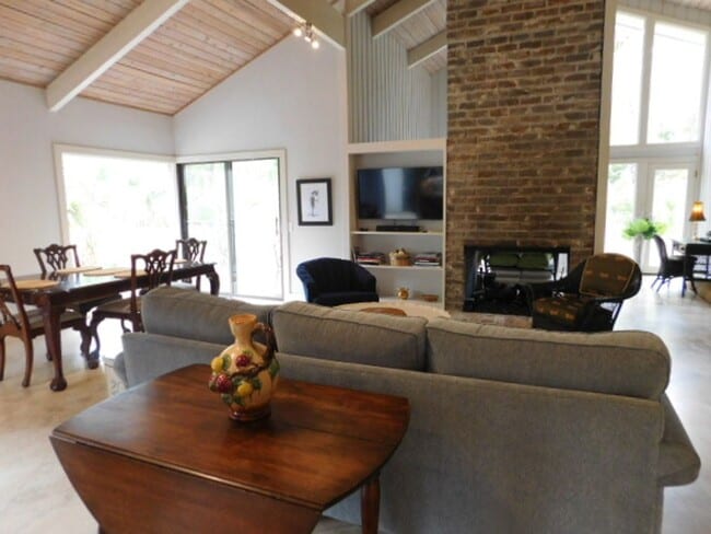 Building Photo - Spacious 2 Bedroom Home Located In Sea Pines