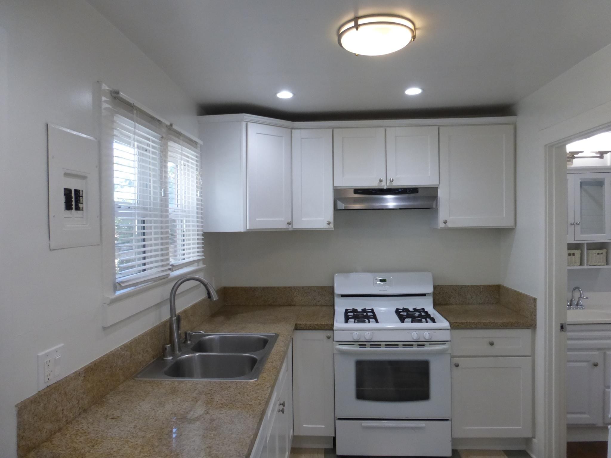 Kitchen - 1533 Maltman Ave