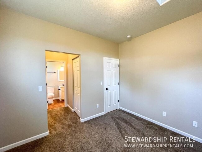 Building Photo - 618 Camden Ln