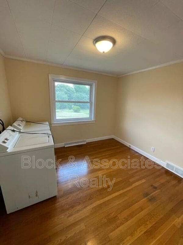 Building Photo - 1542 N Tremont Dr