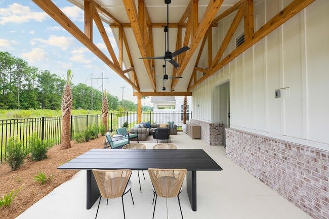 Building Photo - 3029 Stonecrest Dr