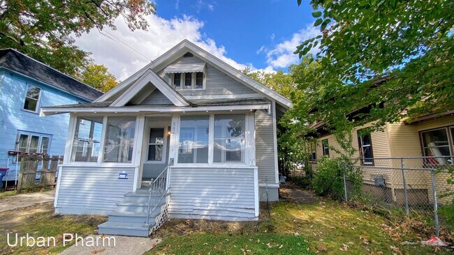 Building Photo - 3 br, 1 bath House - 555 Oakdale SE