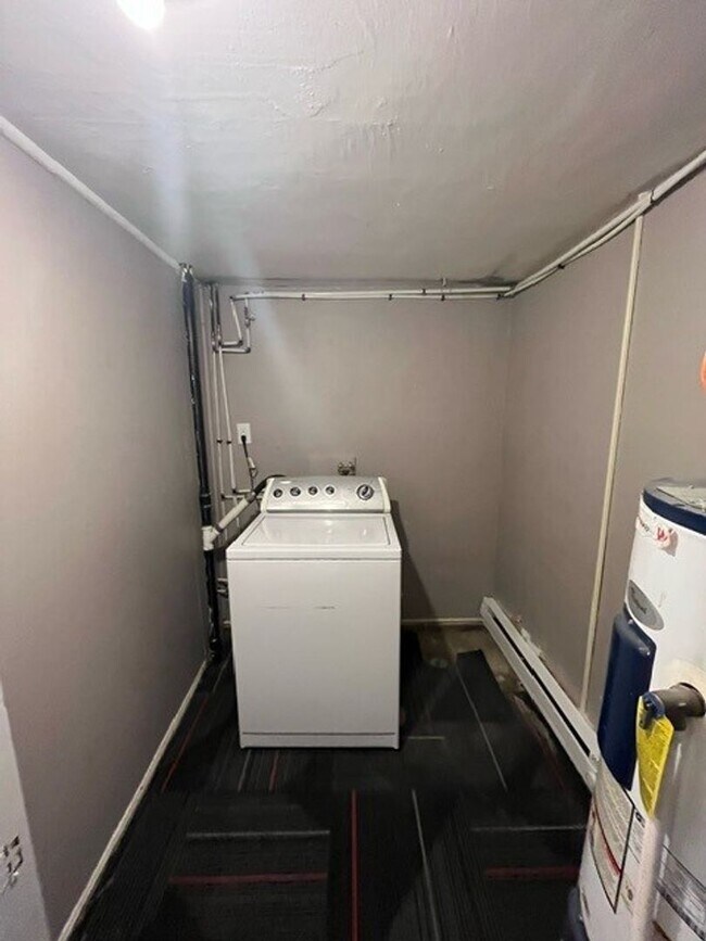 Building Photo - 2 Bedroom 1 Bath