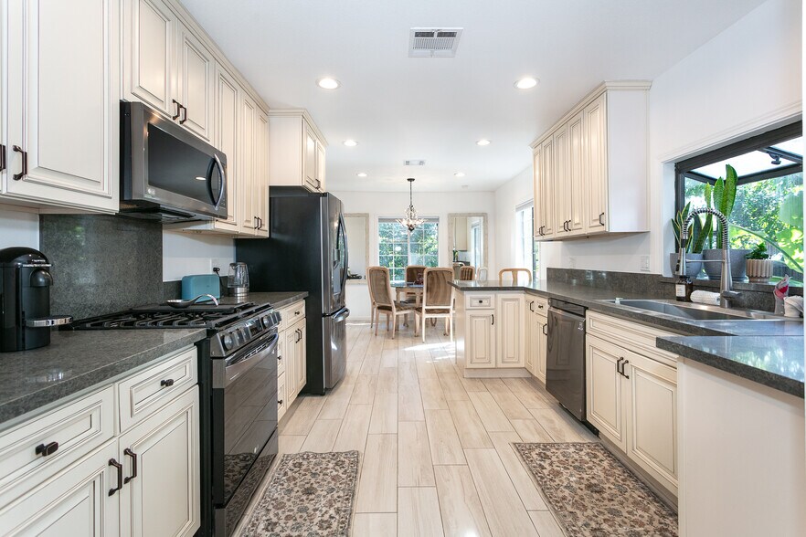 Kitchen with Breakfast Nook - 5825 Fulton Ave