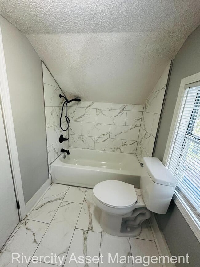 Building Photo - Move-In Ready! Stunning 4-Bedroom, 2-Bath ...