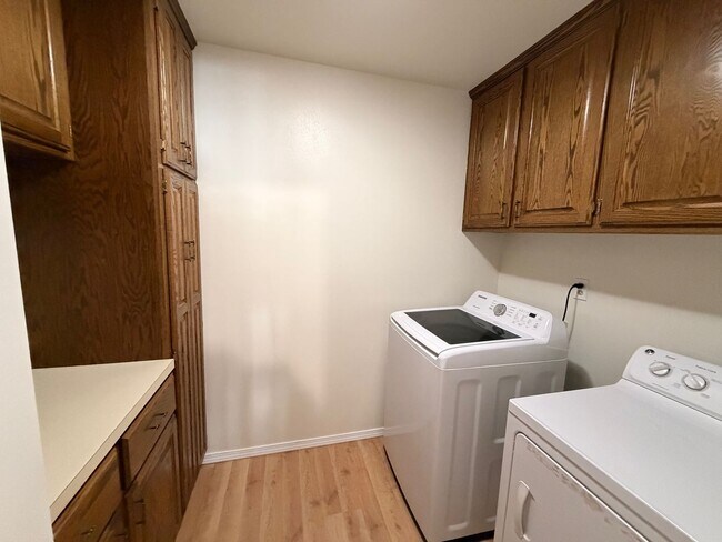 Building Photo - 2 Bed/ 2 Bath Condo