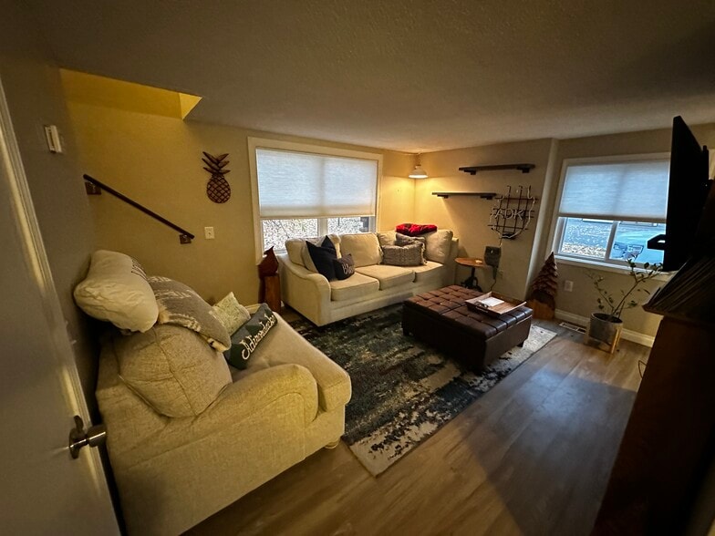 Building Photo - 7608 E South St