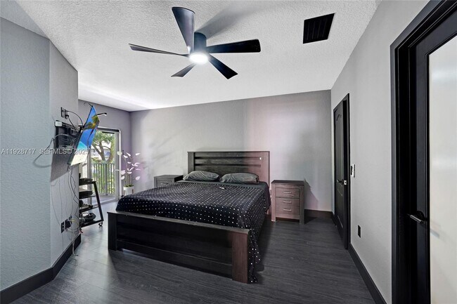 Building Photo - 1010 Belmont Pl