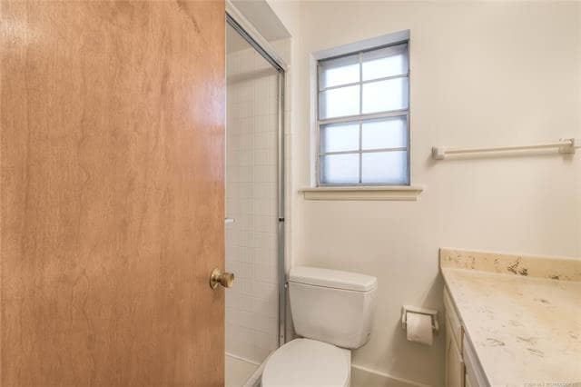 Building Photo - 2531 E Skelly Dr