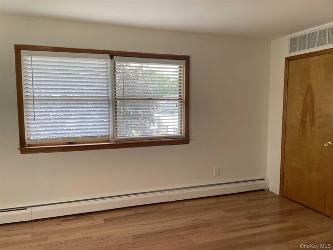 Building Photo - 65 N Chestnut St