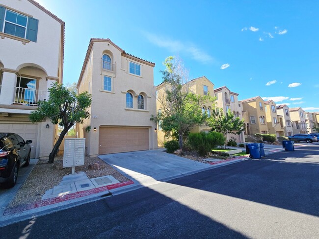 Building Photo - GORGEOUS 4BD/3BA IN SILVERADO RANCH
