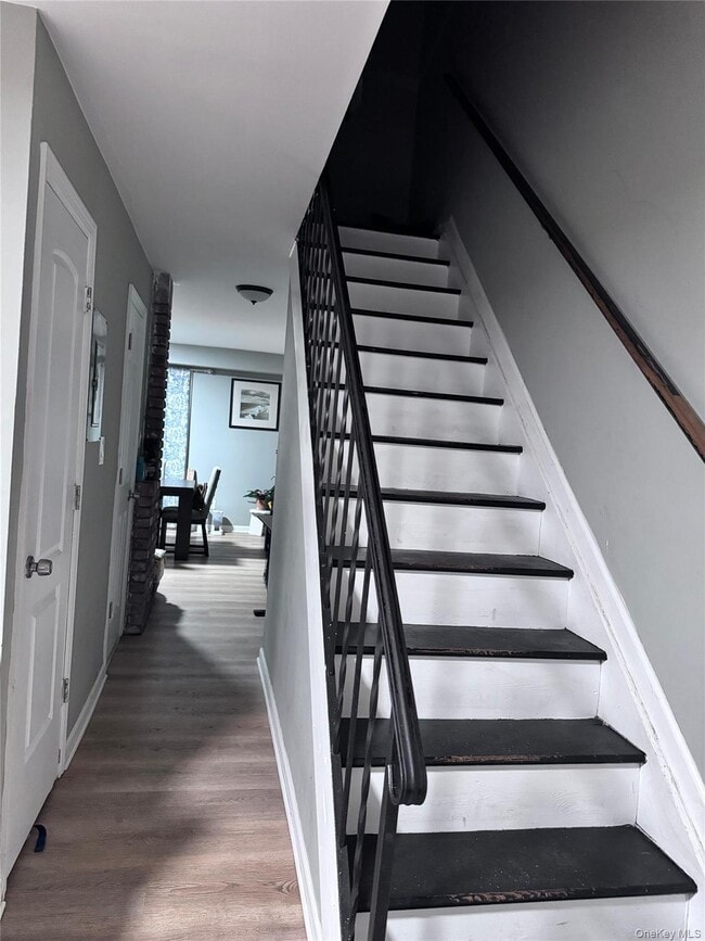 Building Photo - 213 Hill Rise