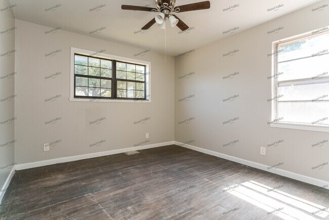 Building Photo - 1108 Coke Dr