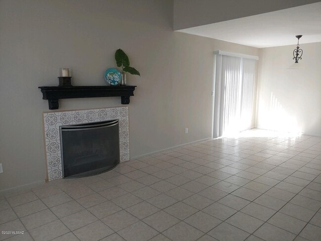 Building Photo - 881 E Peppergrass Ln