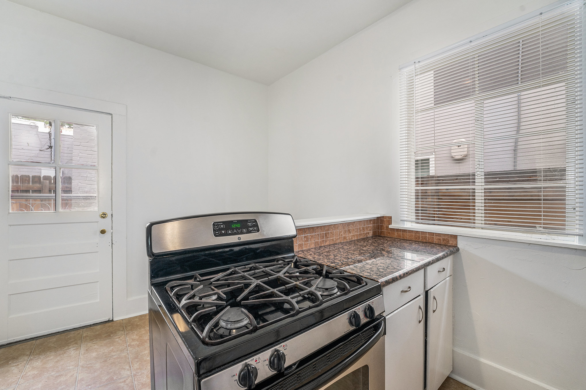 Eat-in Kitchen/Breakfast Nook - 2508 Decatur St
