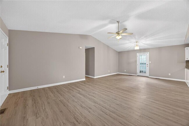 Building Photo - 176 White Tail Hills Dr